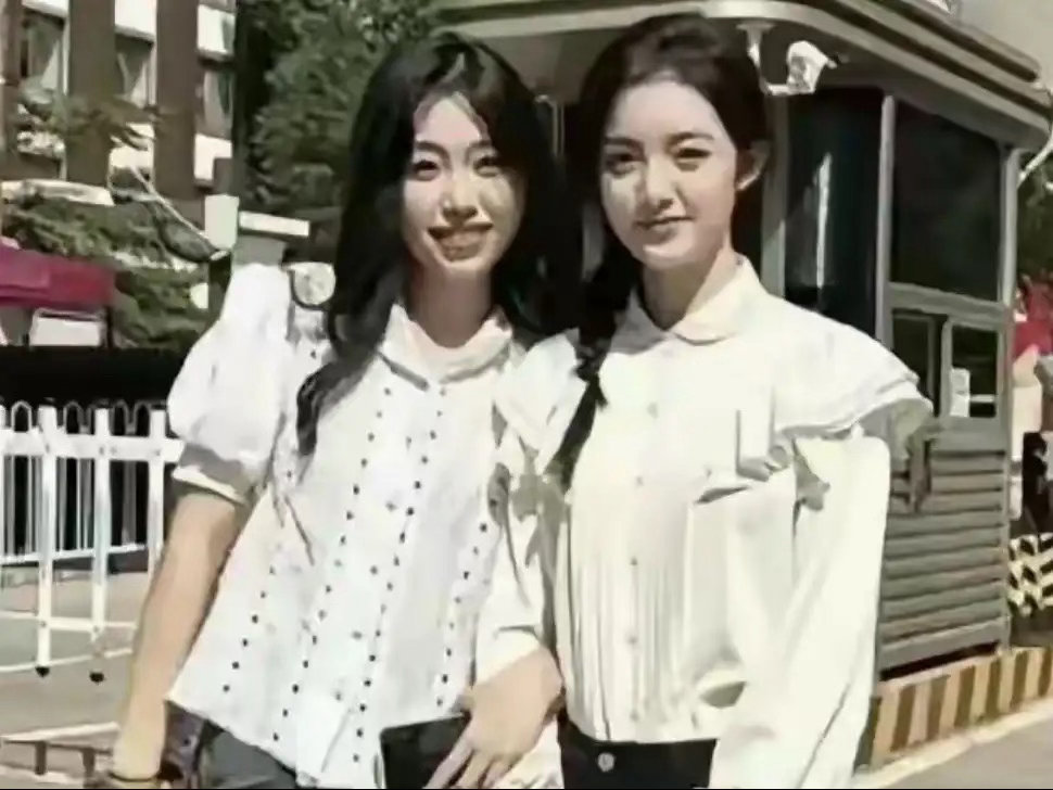 她赔闺蜜去了北京电影学院，可是毕业后她却更火，你知道她是谁 