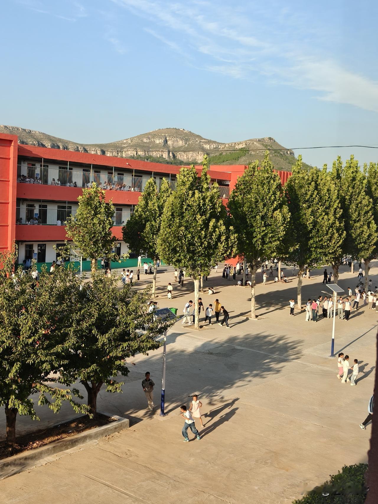 很清醒的一段话：
绝大多数人终其一生都没有弄明白，你对别人好，别人不一定对你好。