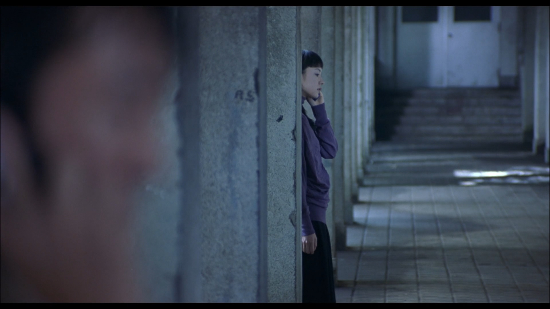 人类不是情深义重的动物。他们在人际交往中流的泪、做出的同情姿态，只是生而为人必须