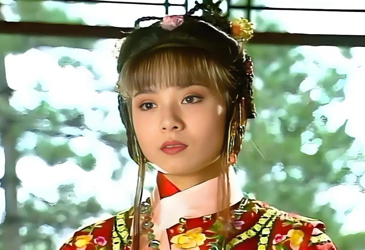 重温《新月格格》原著才知，如果新月嫁给努达海的儿子，就会成为琼瑶笔下的秦可卿 ​