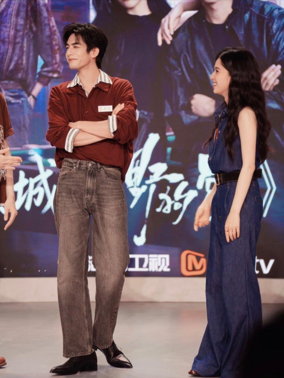 宋威龙张婧仪还没互关宋威龙的演技真的进步好大啊，还没互关就这么甜了，互关起来那岂