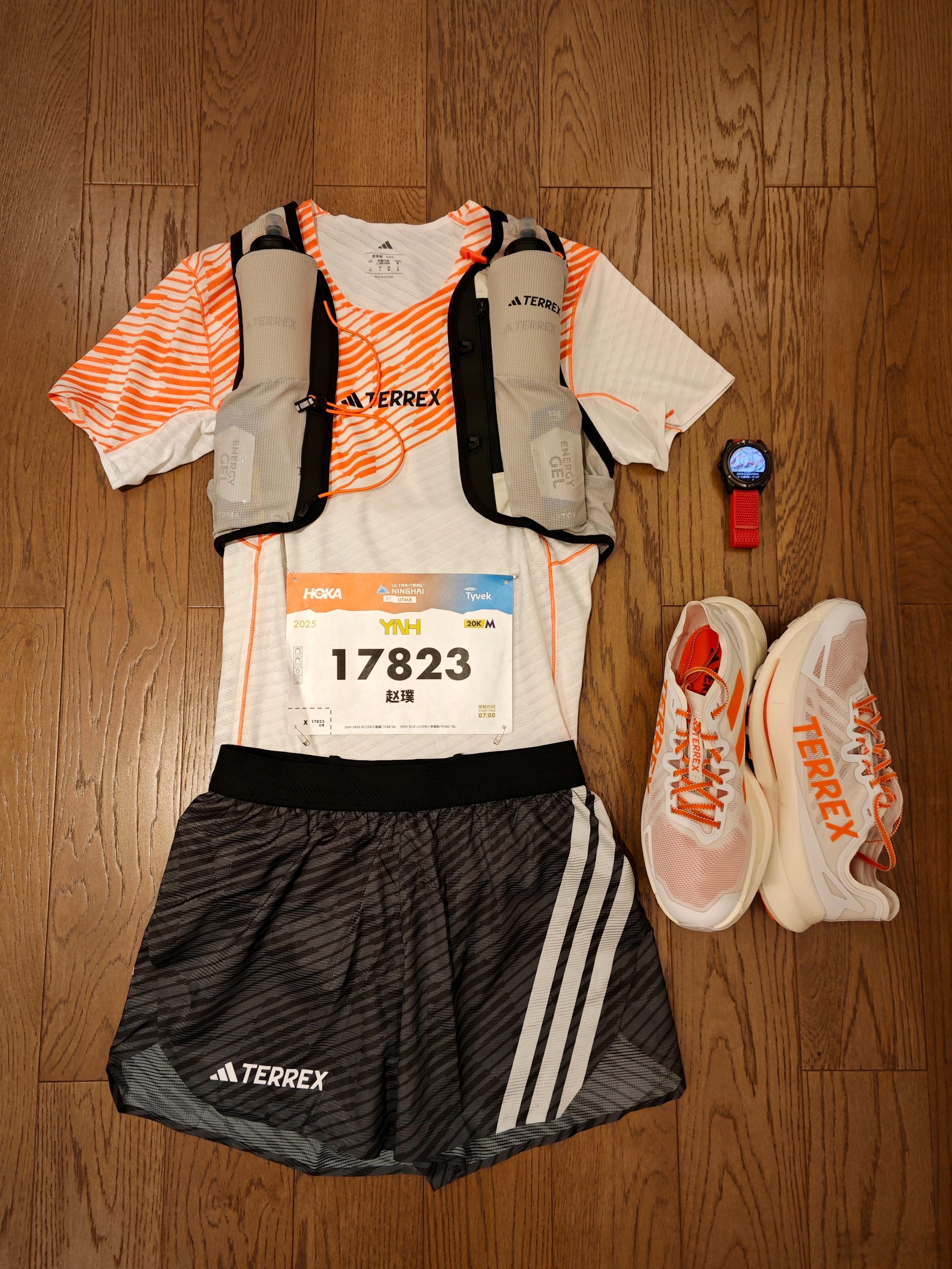宁海越野挑战赛明早25km，只有618m爬升，难度不大。期待一个晴天。​晚安[月