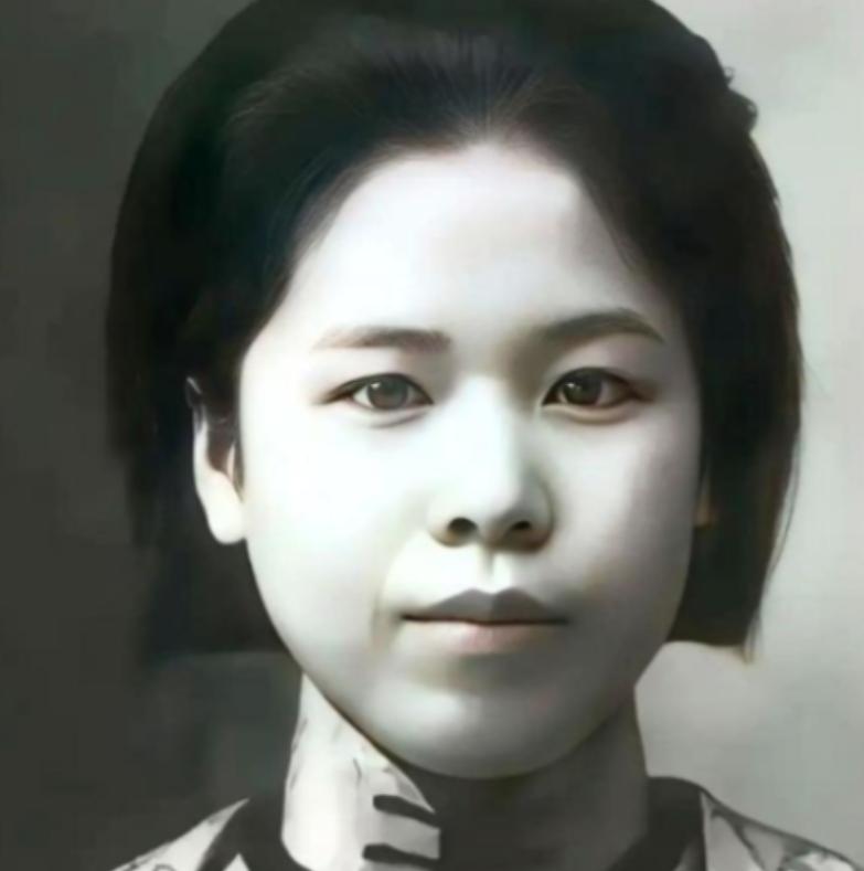1947 年，几个特务，扯下了杨虎城夫人谢葆真的裤子。就在牢房里。当着所有人的面
