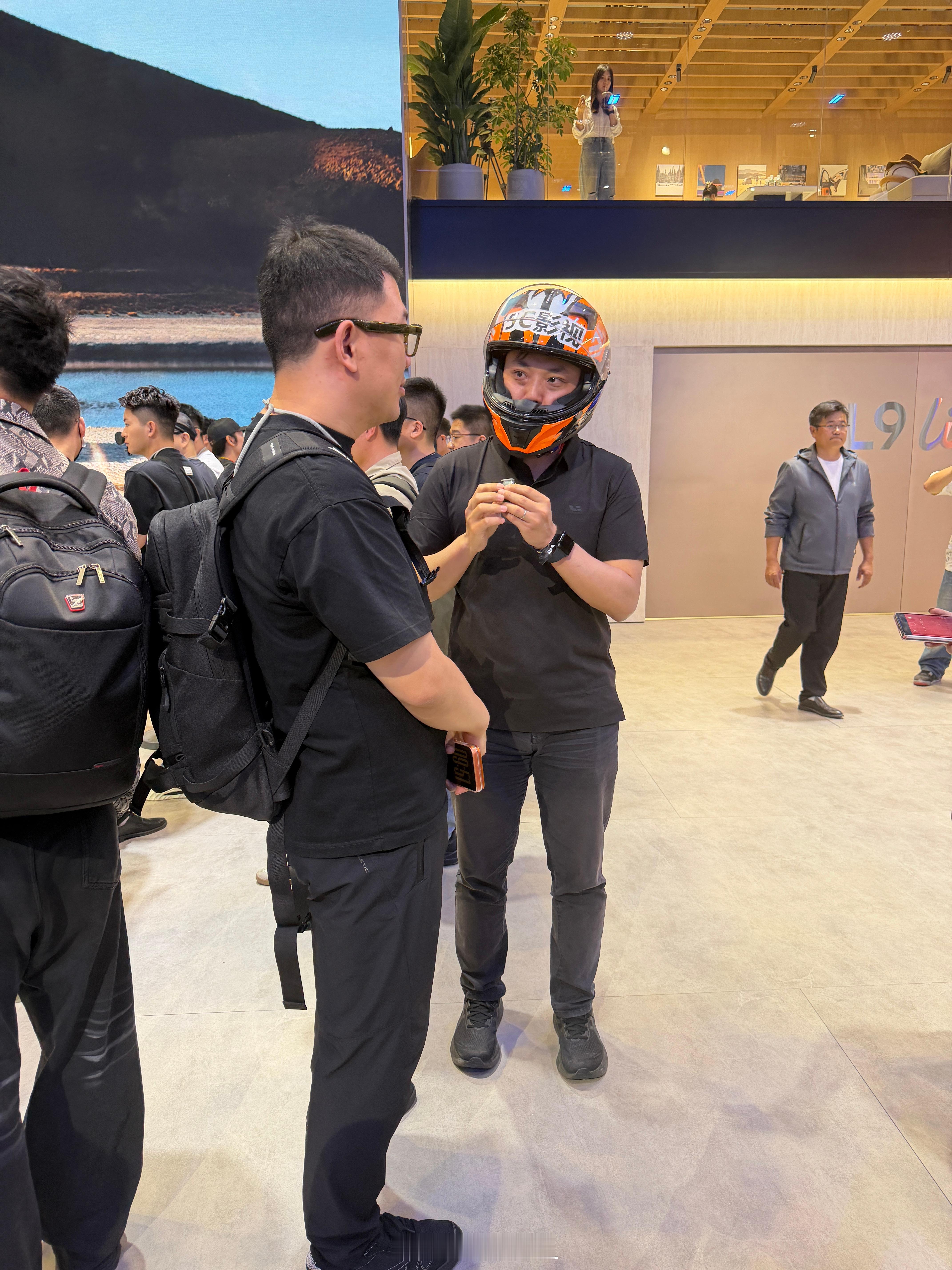 唐哥采访了几位男博主，问开高速多久去一次卫生间，为了证明肾功能强，都特么要七八个