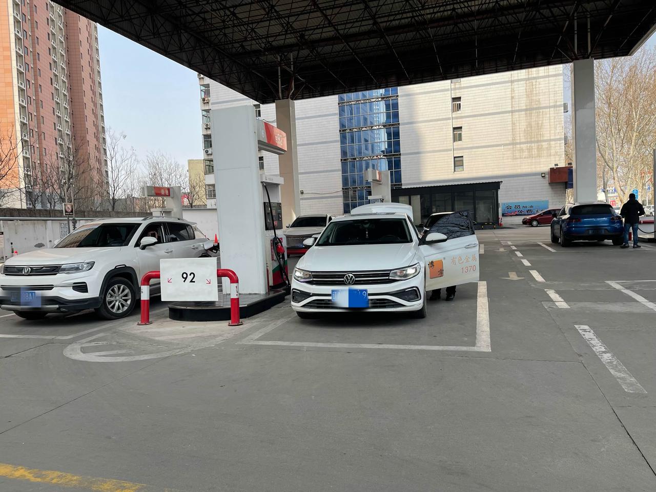 加油枪都快给干冒烟了，嗯嗯，以后拥抱电池吧。