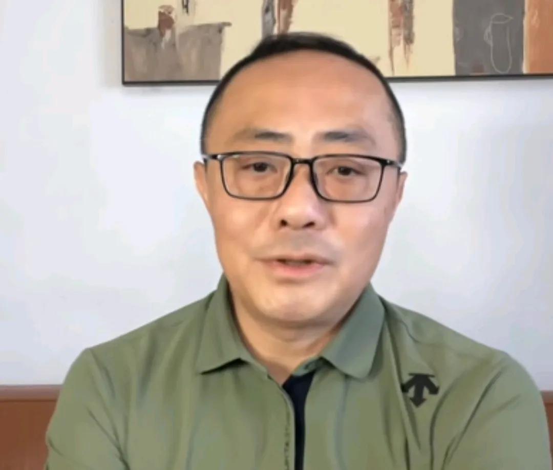 解说员魏翊东认为北京国安队日常训练质量不行。
在北京国安队客场3-3战平云南玉昆