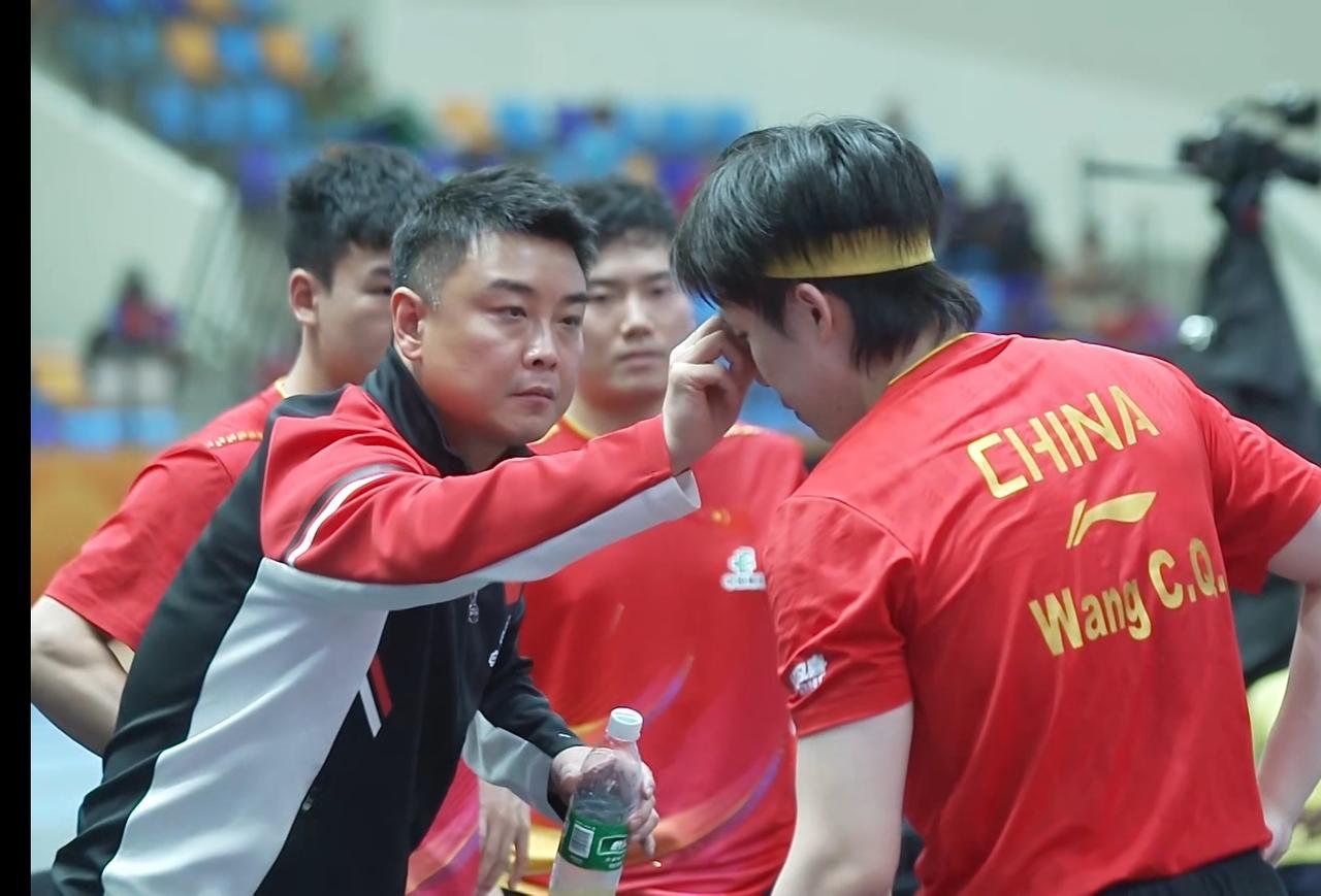 亚锦赛男团1/4决赛
中国2-1伊朗
第三盘王楚钦3-0干脆利索击败霍戴伊，为中
