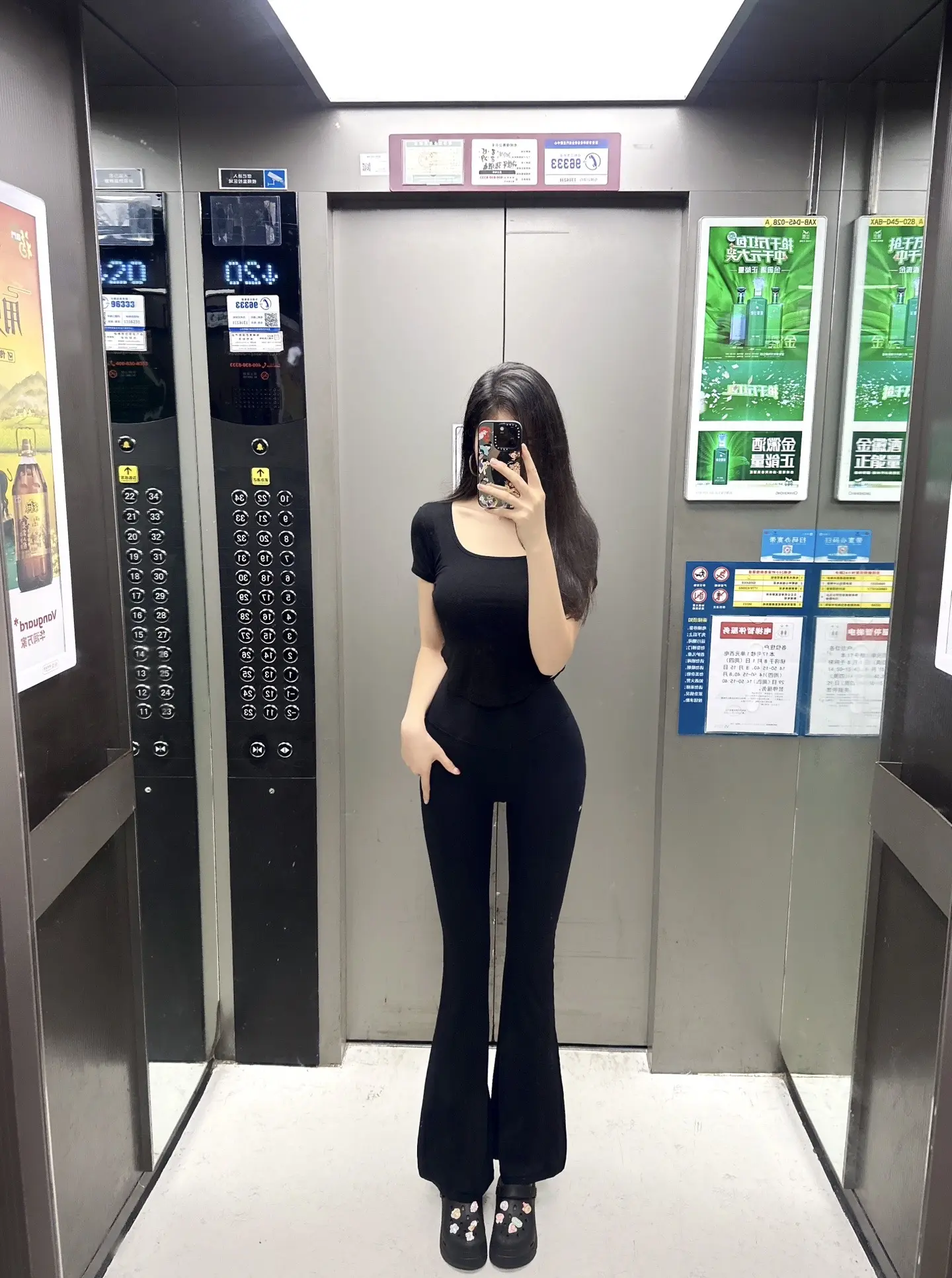 好爱黑色。