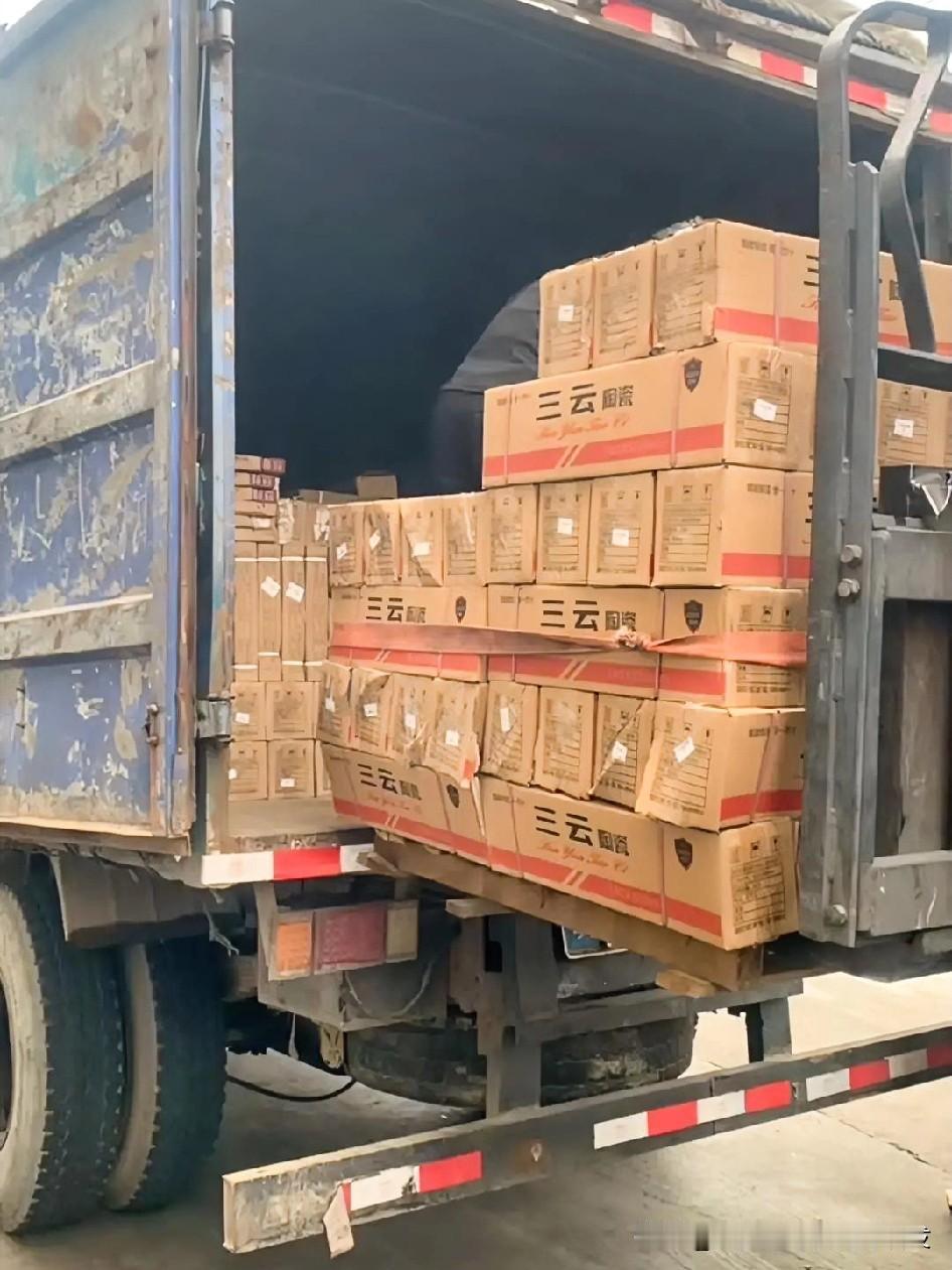 司机的今昔
 
八十年代，司机是个顶风光的行当。工资高、福利好，走到哪儿都受人敬