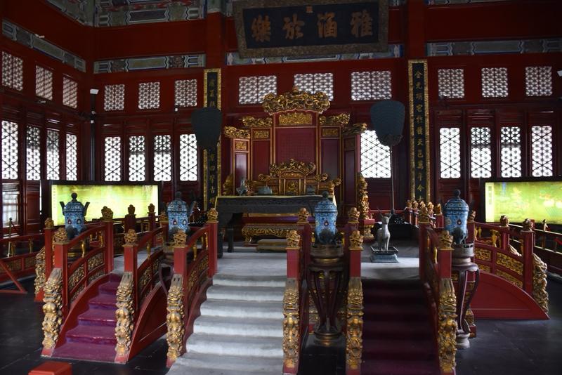 家人们！古代贪官断案能有多离谱？一个谐音梗把贪腐玩明白了！
正文：县官审案子，原