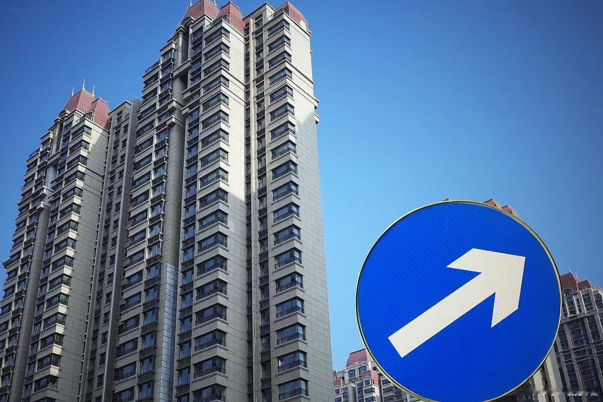 2024年12月28日，上海苏河湾1号的业主们贴出大字报维权。这个单价超10万、