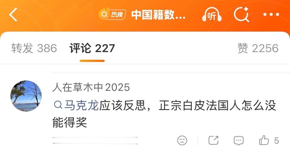瞧，这不就又赢了吗，很简单。优秀的宝宝会自己找到硅胶奶头叼上，不哭不闹，让大人省