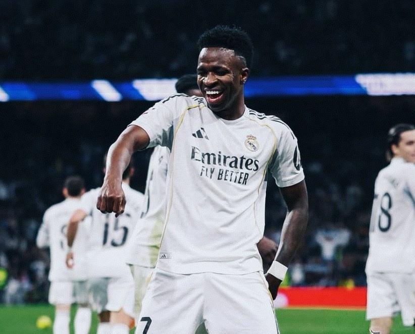 皇马主场2-1战胜本菲卡，总比分3-1晋级欧冠十六强！本场比赛有意思的一个镜头是