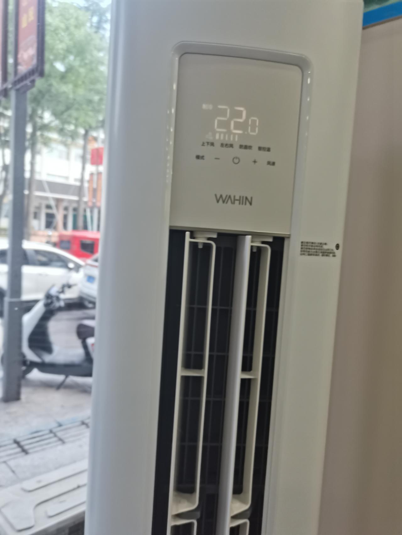 宁愿站在路边汗流浃背，也不想吹“22”的空调！

今天和儿媳一起来给小孙子理发，