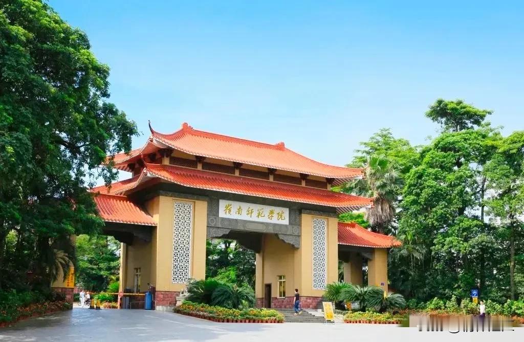 上世纪九十年代前，包括湛江市、茂名市和阳江市等粤西地区的中小学校大部分教师来自雷