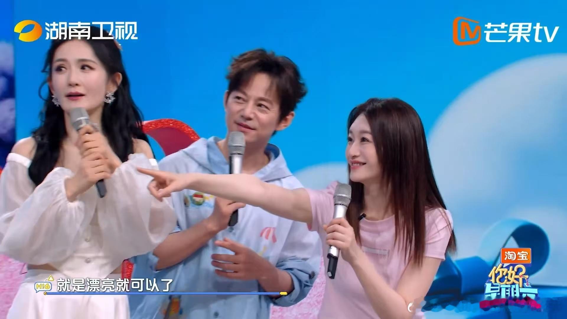 丁程鑫模仿李小冉丁程鑫被李小冉当场抓包你好星期六   看丁程鑫跳舞总觉得他在发光