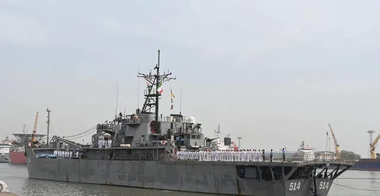 伊朗海军“拉万”号登陆舰以技术原因申请停靠印度，印度政府批准后派遣飞机和舰艇接应