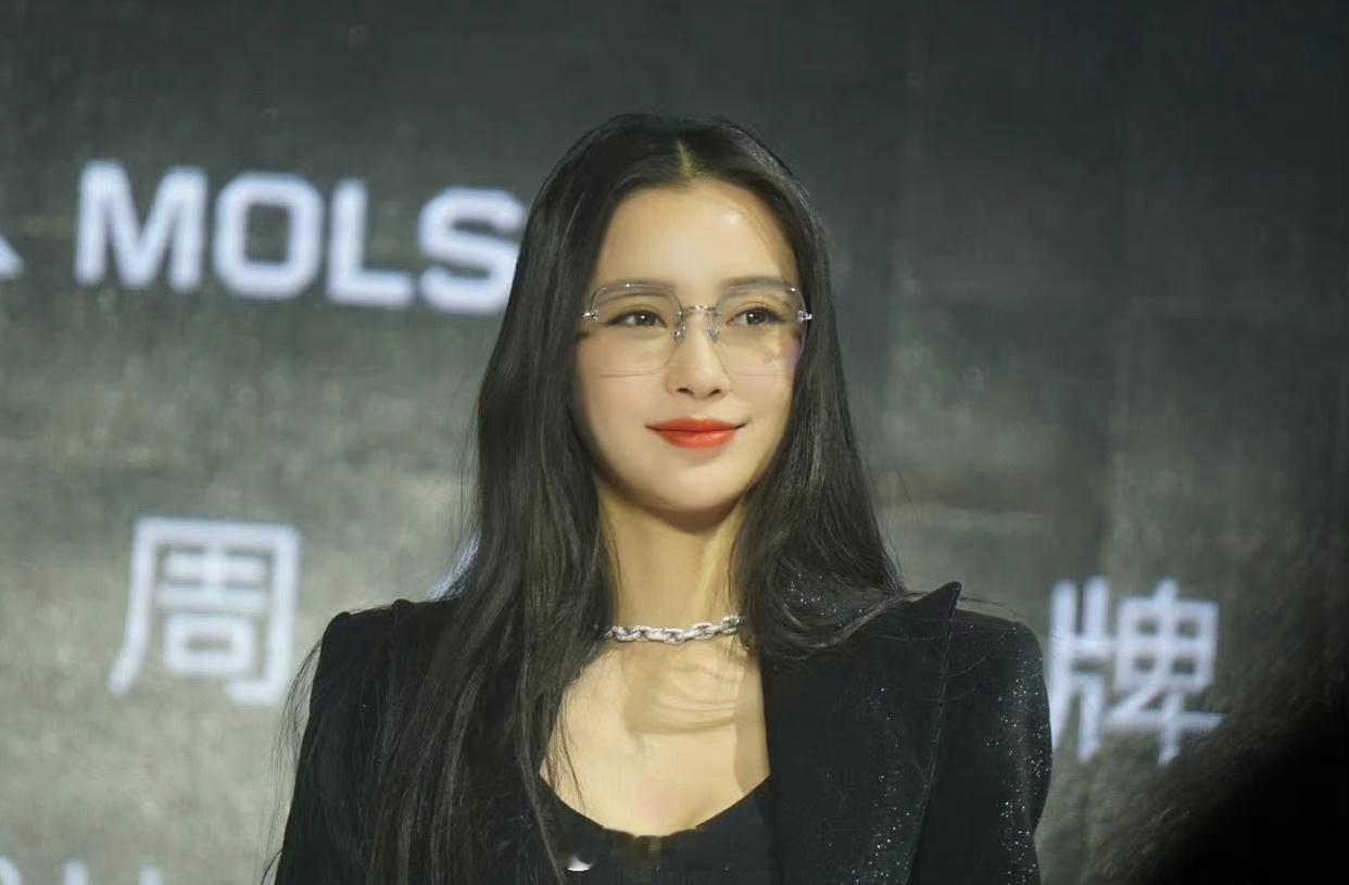 离婚后的杨颖开始装嫩了 ​​​