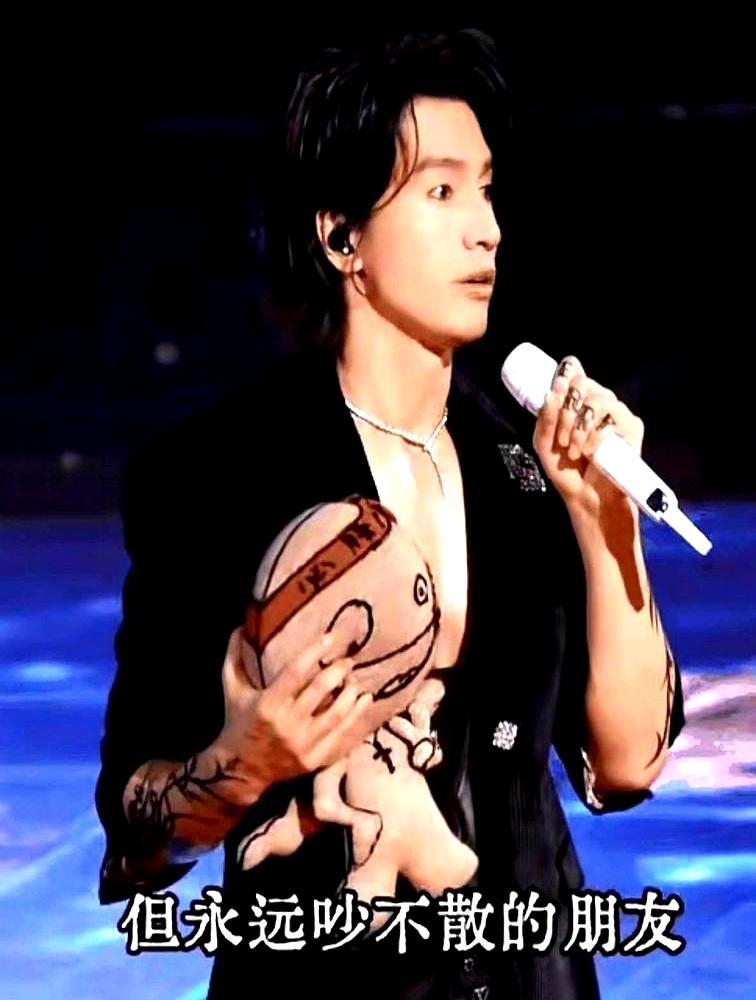 47岁生日这天，朱孝天被言承旭公开“除名”了。
 
言承旭演唱会上，挨个感谢周渝