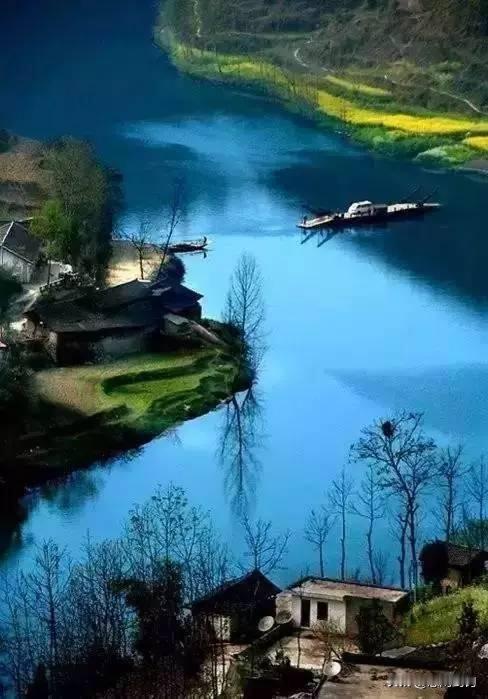岁月悠长，生活不易，人生苦短，世事无常，日子需要诗意点缀，生命需要景象陪伴。以欢