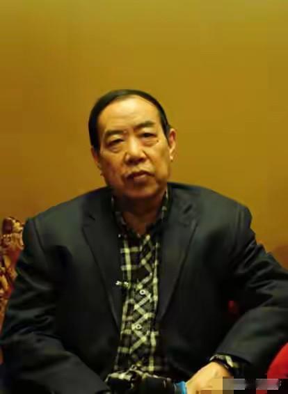 1992年，贾平凹与某夏姓演员的关系，被妻子抓个正着，妻子无法原谅，坚持要离婚，