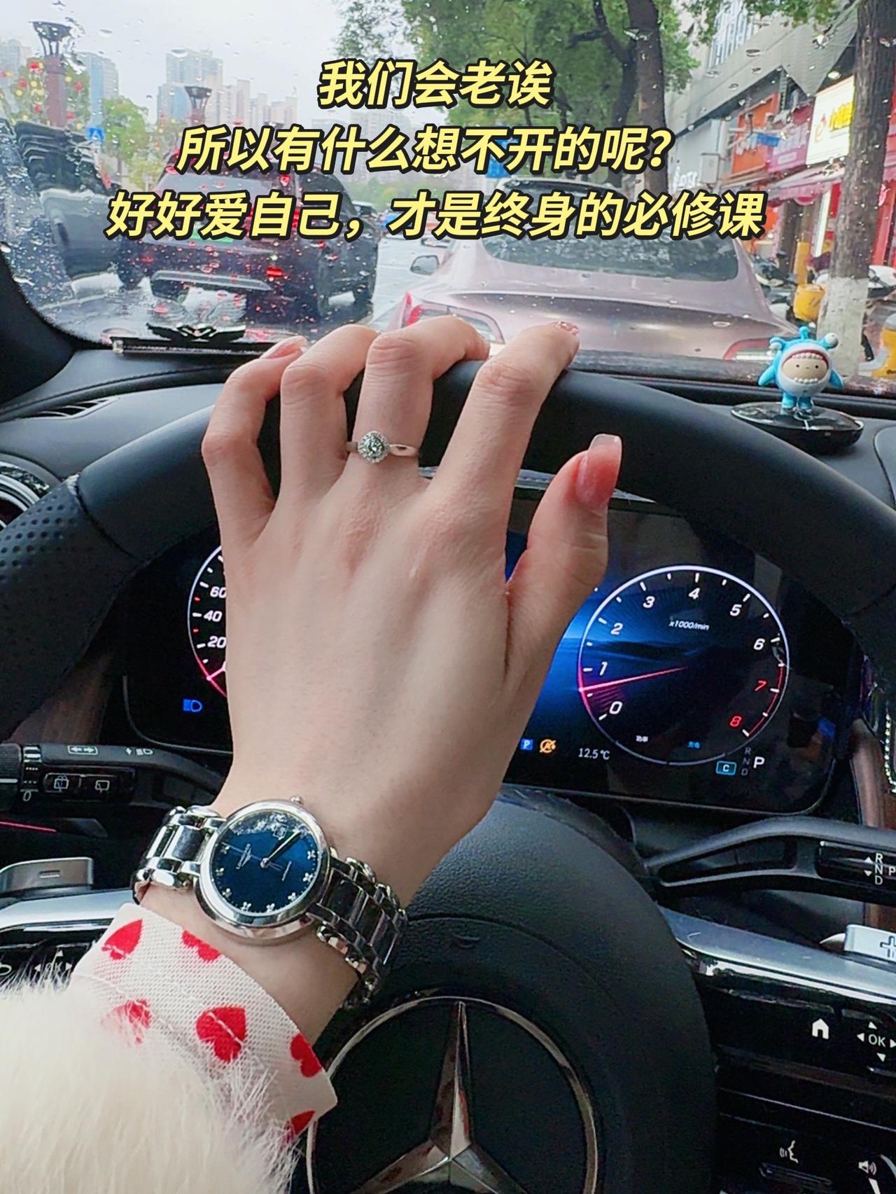 爱自己，
是不为难、不内耗、不将就。
把温柔和偏爱，都留一份给自己～