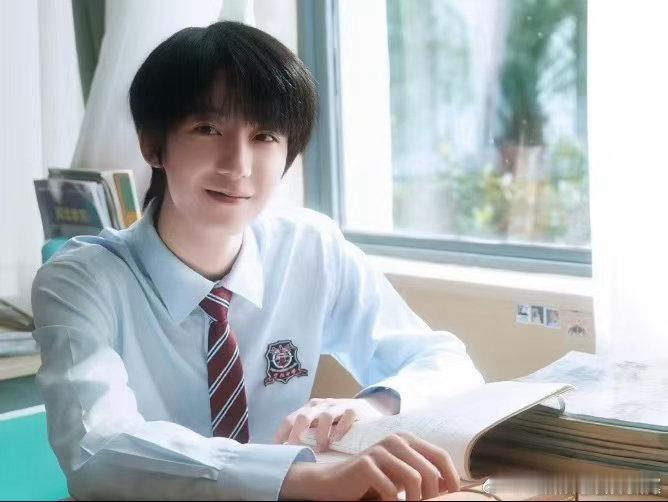 杨博文暖男学生会长杨博文我们的少年时代2单人海报《我们的少年时代2》正式开播，来