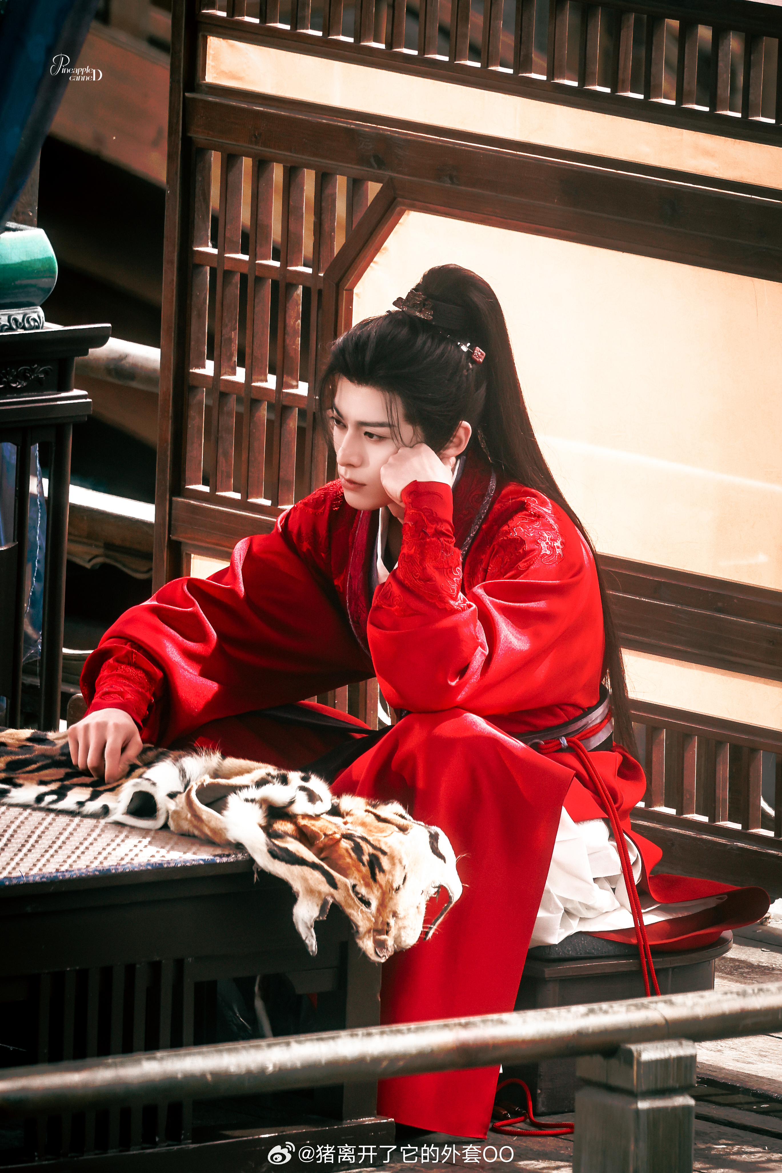 王鹤棣《将门独后》谢景行红衣高马尾路透！