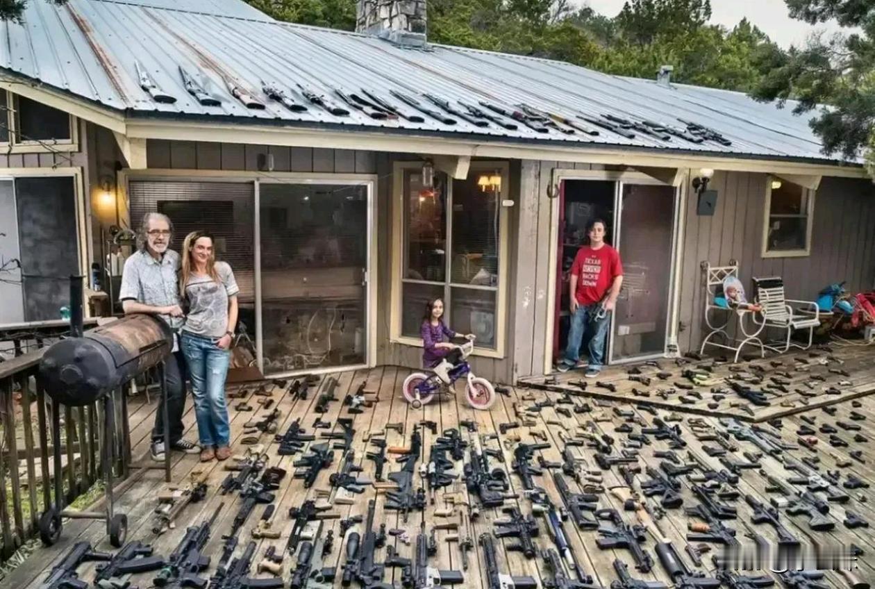 这是一个美国普通家庭搜出来的枪支，难怪犯罪率这么高，才知道我们的国家有多安全