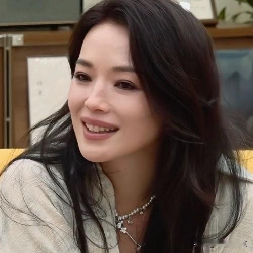 舒淇
演员真的会陷入角色
冯德伦没有求婚，他俩是直接结婚的，她却一点都不在乎，她