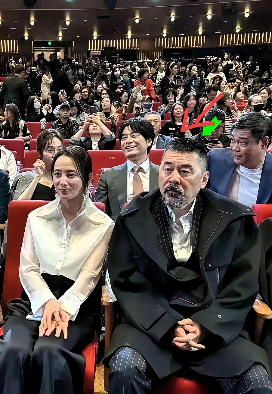 陈建斌满脸胡茬被嘲“显老”
蒋勤勤却甘之如饴
婚姻的真相从来不在颜值里
 
网上