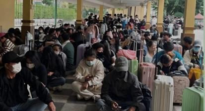 柬泰对峙升级，洪森扣留泰国人背后的困境
柬泰边境的波贝检查站一关闭，麻烦直接摆到