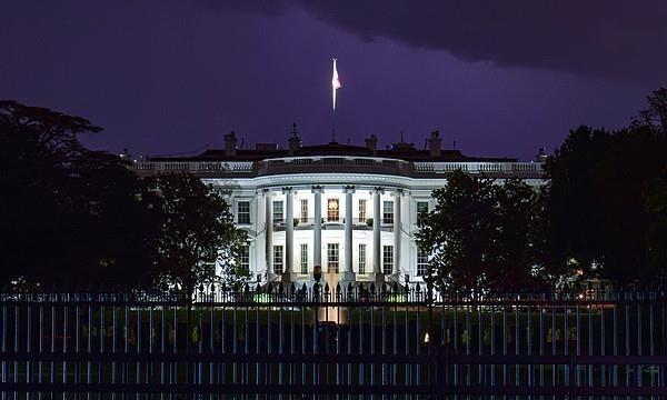 中国必须问问美国政府？一个伊朗国家只有区区几百公斤浓缩铀你们就联手以色列，把伊朗
