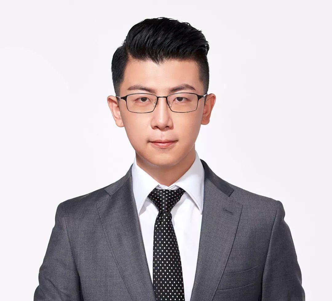 于鑫淼PK石庆圣，不一样的米兰解说，你都喜欢吗？
于老师和石老师都是知名的米兰球