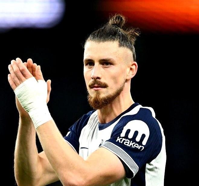 别怪德拉古辛在热刺踢不上球，他只是来错了地方。
一个23岁、刚在热那亚踢出顶级数