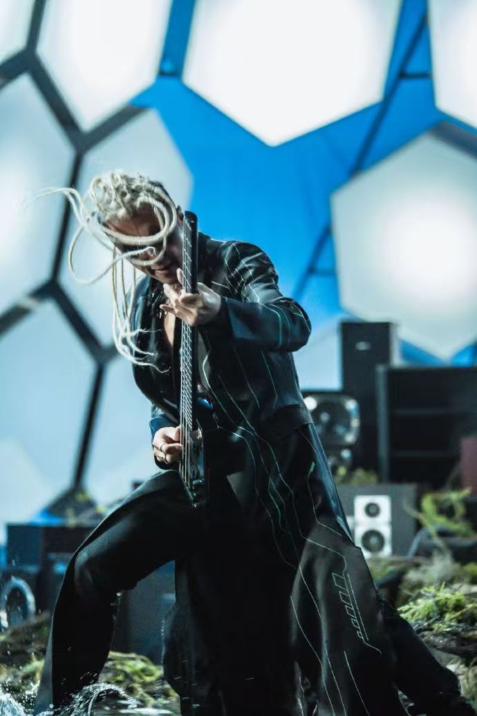 谢霆锋我跟可爱没关系谢霆锋在线辟谣不可爱！花絮里认真纠正的样子，又酷又萌，越否认