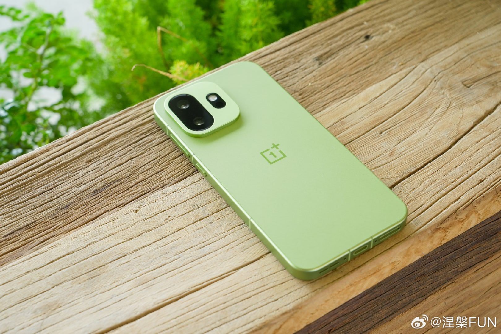 一组一加15T图赏分享给大家。小屏设计，让手感真不错，续航时间和闪充效率都帮大家