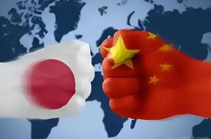 果不其然
 
日本政府突然宣布了
 
12月上旬在东京，日本防卫省拿出2025年