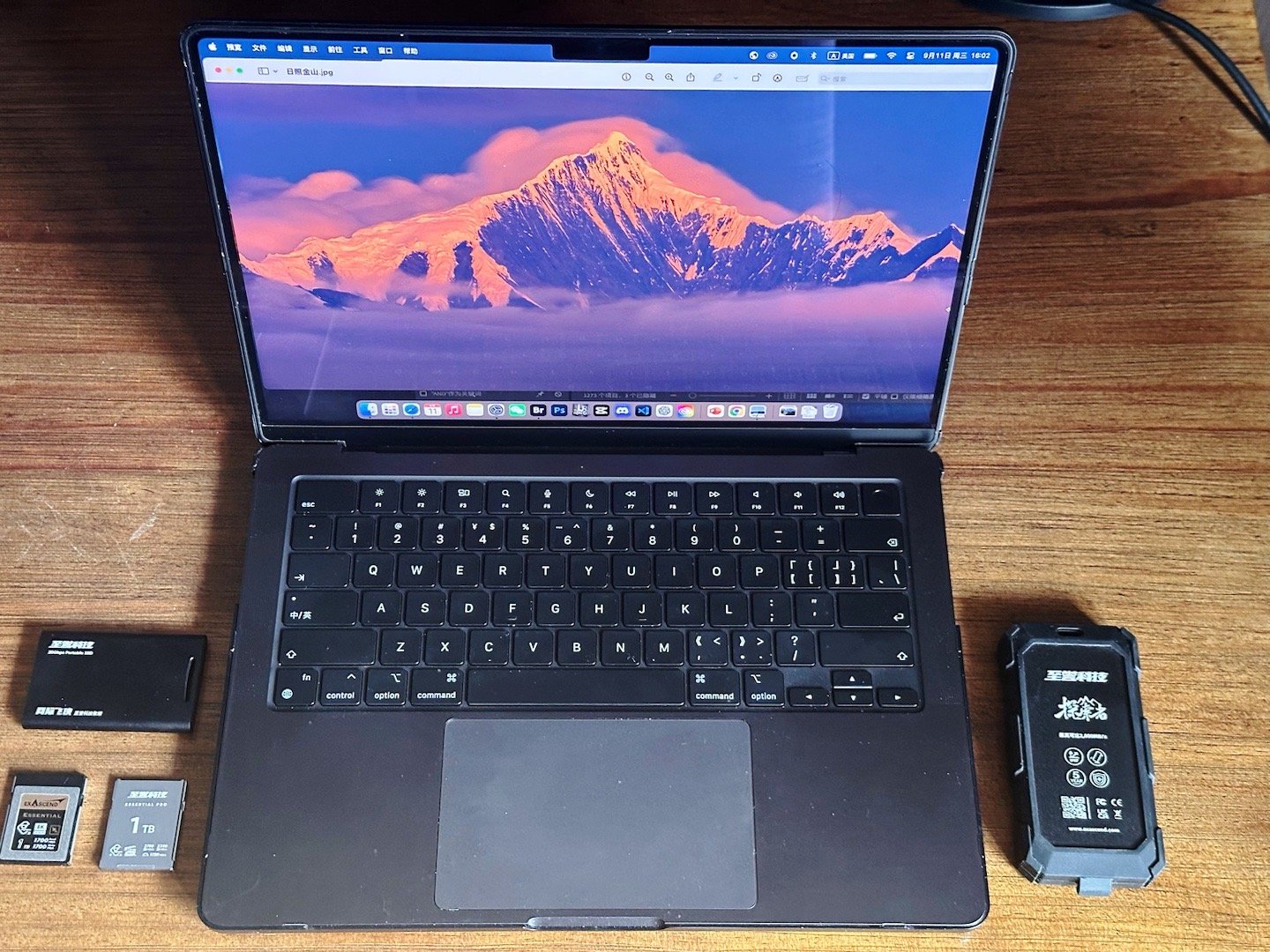 我外出摄影这样带电脑和存储：苹果14寸MacBook Pro，M3 Max，64