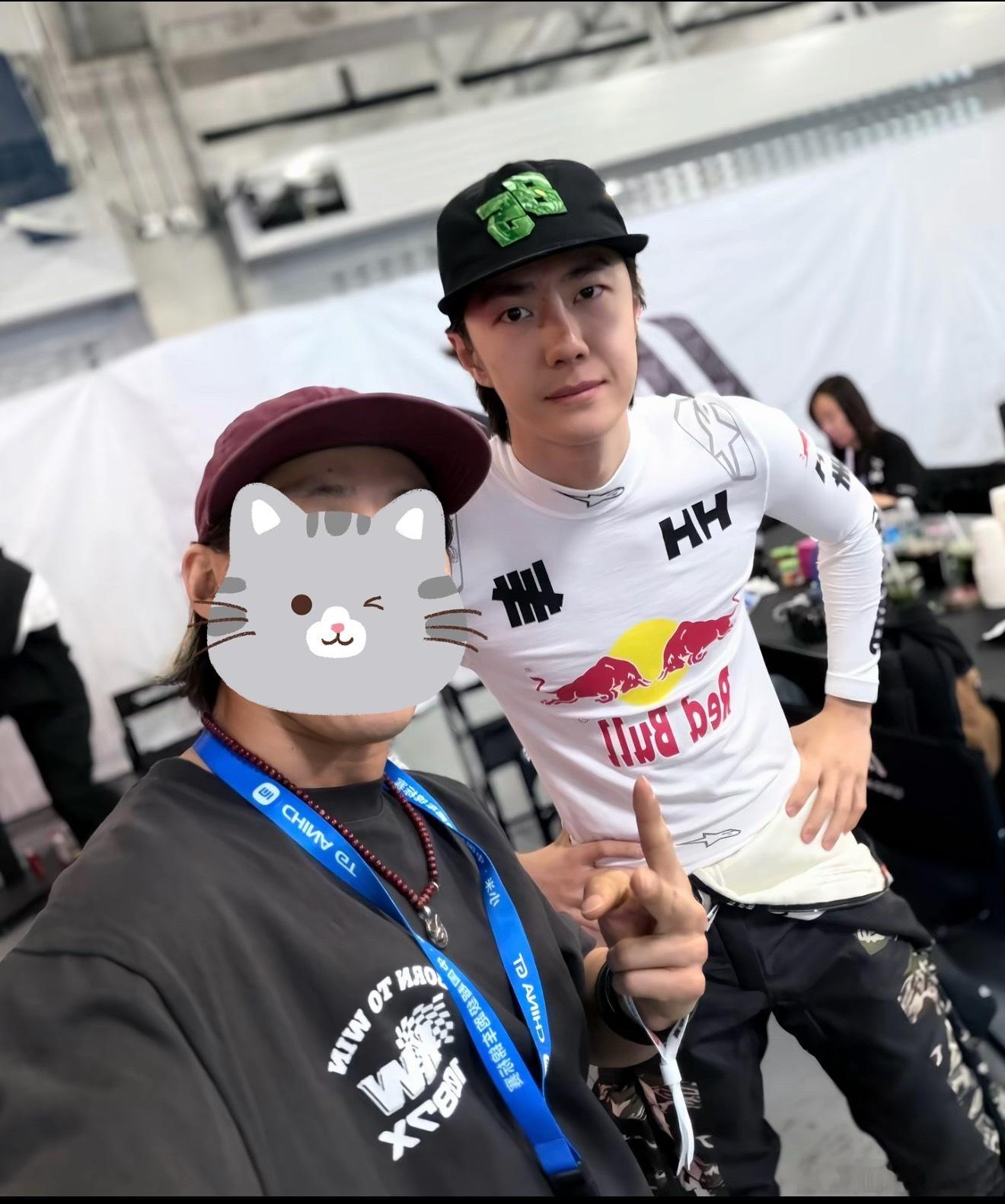 老公的新自拍合照！！！ 