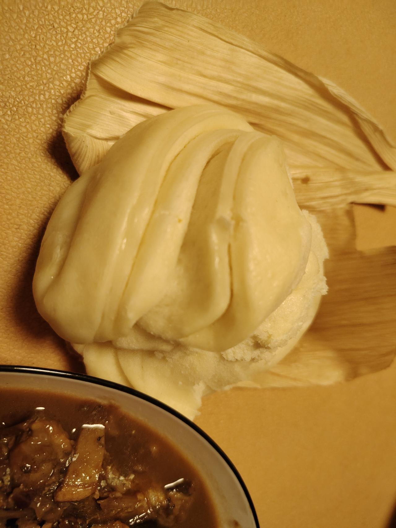 记录我的12月美食之旅，12月5日，晚餐吃的邻居送来的鲜奶花卷（面粉+鲜奶一杯+