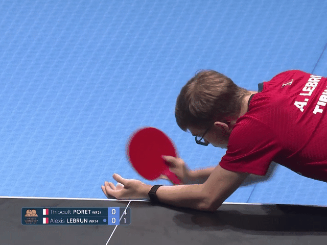 第一局才打了4分钟，
法国队这俩好像要赶飞机，打完要赶紧走[吃瓜群众]，
第一局