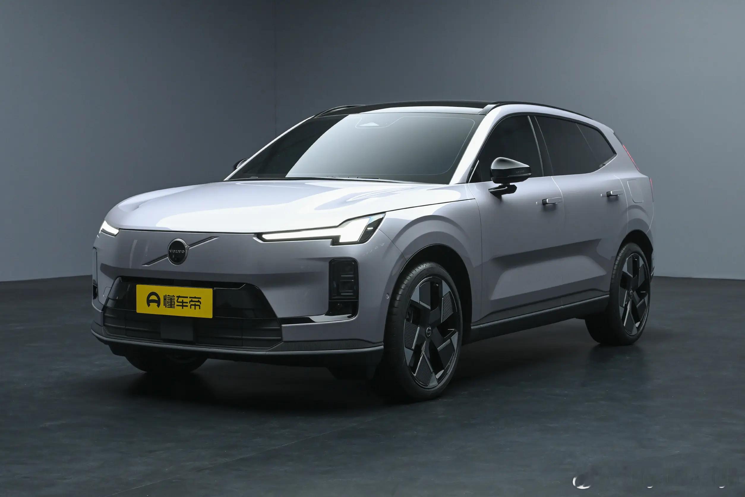 沃尔沃XC70更多图片[偷笑]车身长度4.8米左右，定位中型插混SUV四驱➕超级