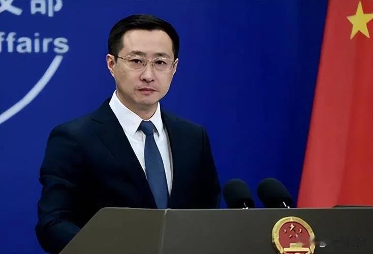 7月16日，特朗普发表全国电视讲话，无端抹黑中国发动大规模选民数据入侵，手握2.