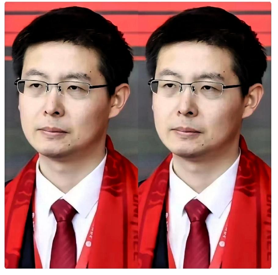 翻看上市现场画面，王兴兴脸上的表情
已经不是没有笑容了，仔细看会发现，整张脸上都