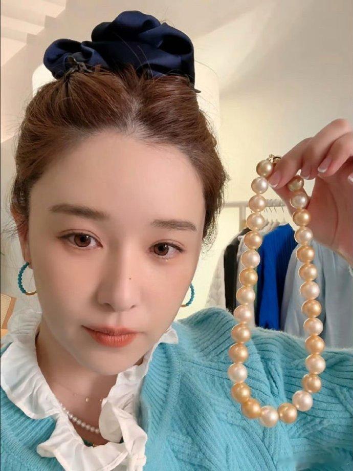 阚清子回应未参加《浪姐》：从首届多次受邀，却因不自信与求稳生活婉拒。她坦言过往已