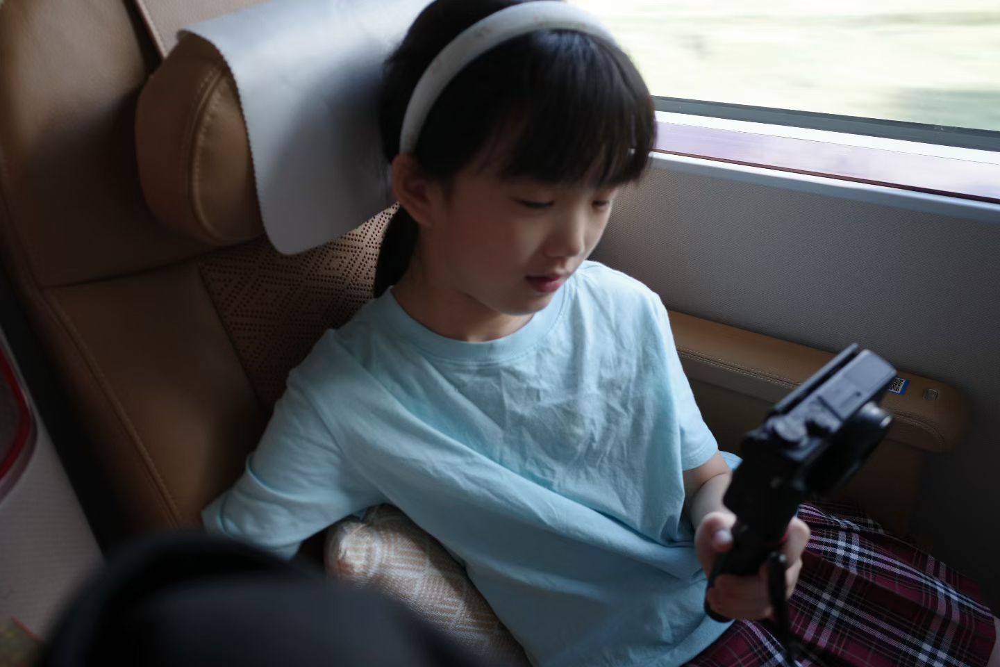 从宝鸡到兰州坐火车才两个小时，这么近怎么能不回来呢，谢谢我悦陪她妈妈看我妈妈，回