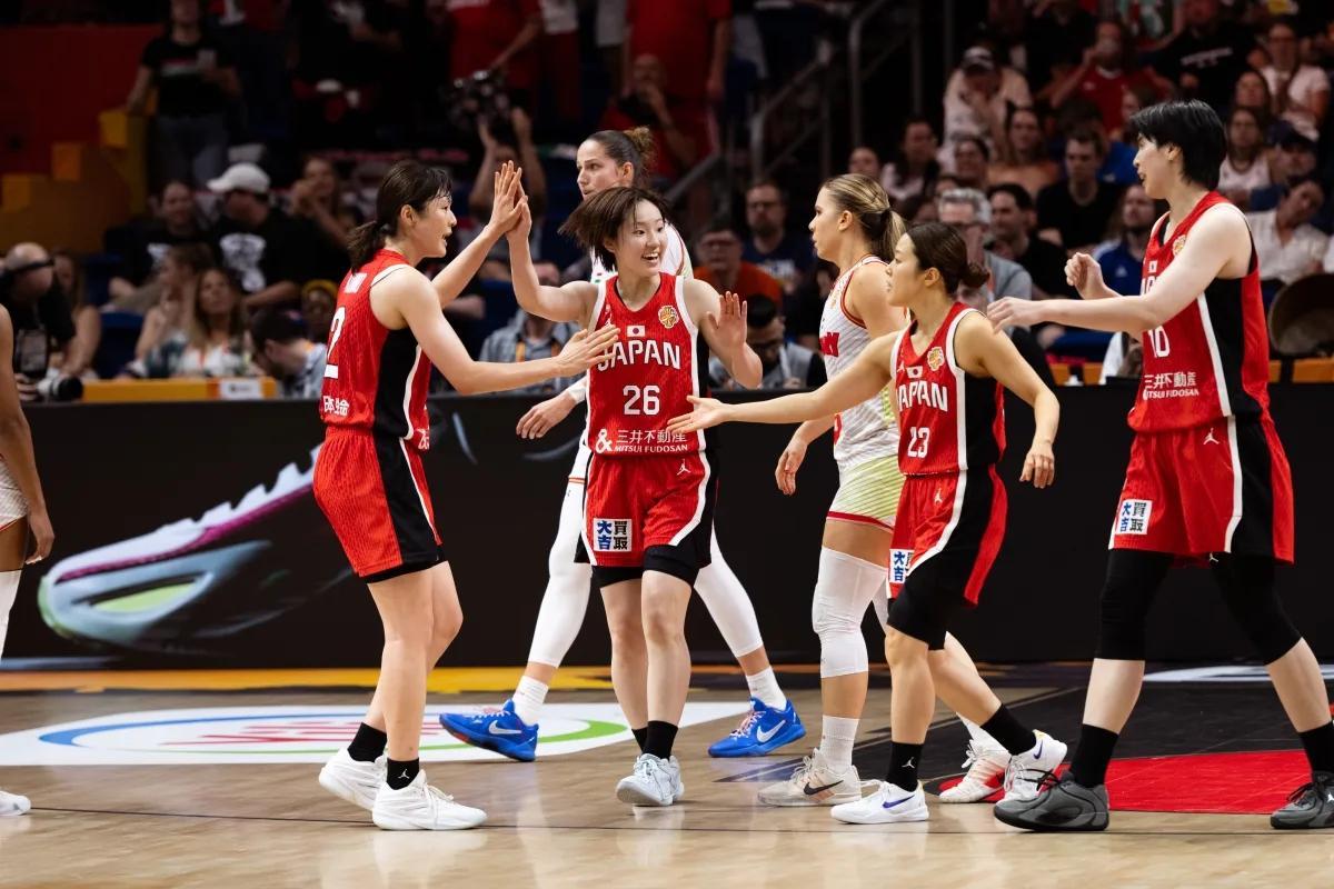 日本队世界杯结束了，亚洲第一个下课的女篮教练也不远了。
日本女篮63比84狂输匈