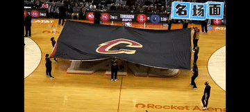 VS 骑士 
还挺会玩！美式川剧变脸[捂脸]……只不过一看就知道的门道……美国人