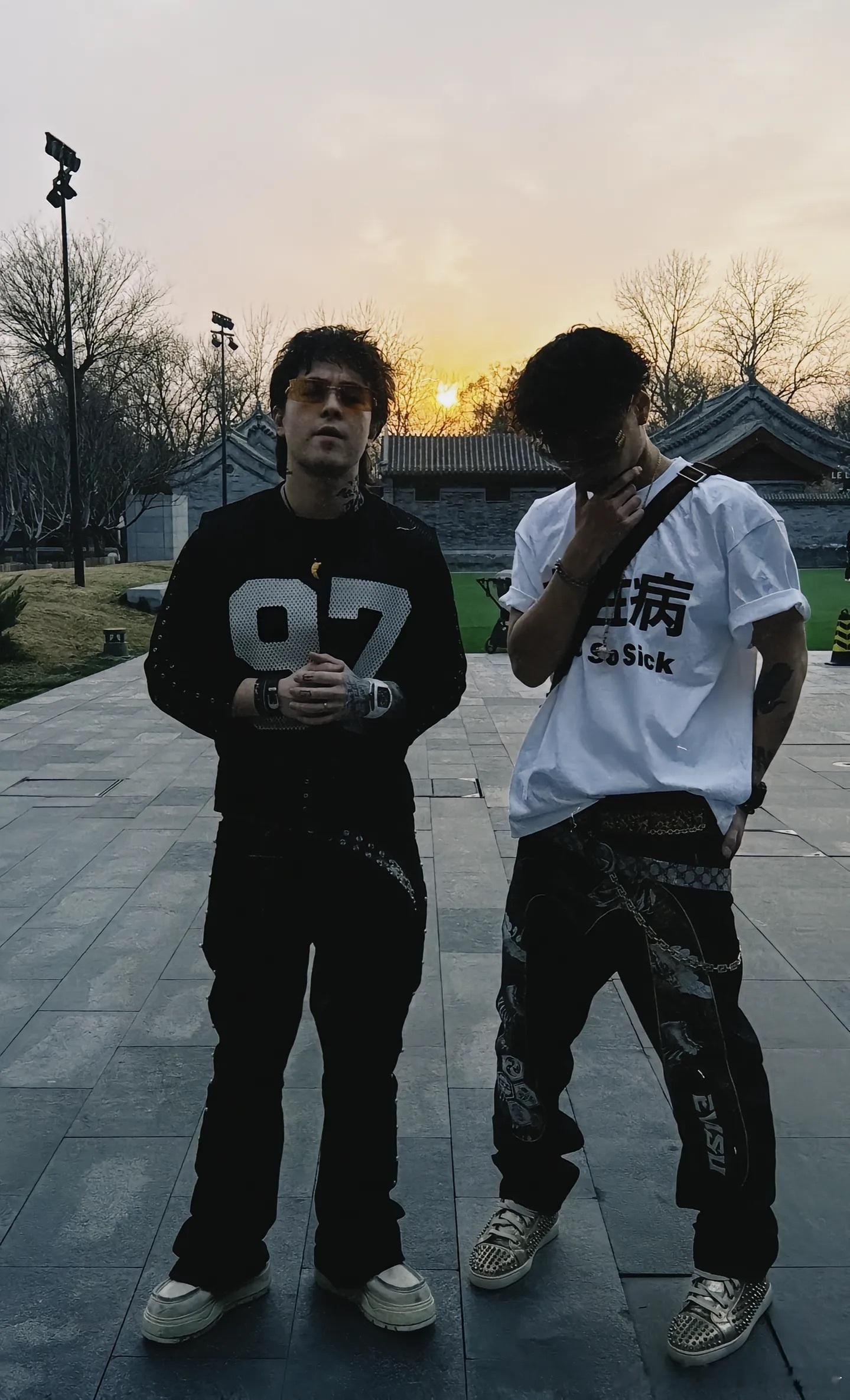 那奇沃夫觉得所有人都不real 那奇沃夫拿起话筒说你们只需要真一点，现场气氛瞬间